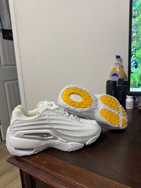 Nike hot step 2 size 5.5 women’s